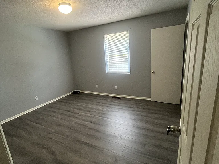 147 Woodland Dr #6 — Photo 2