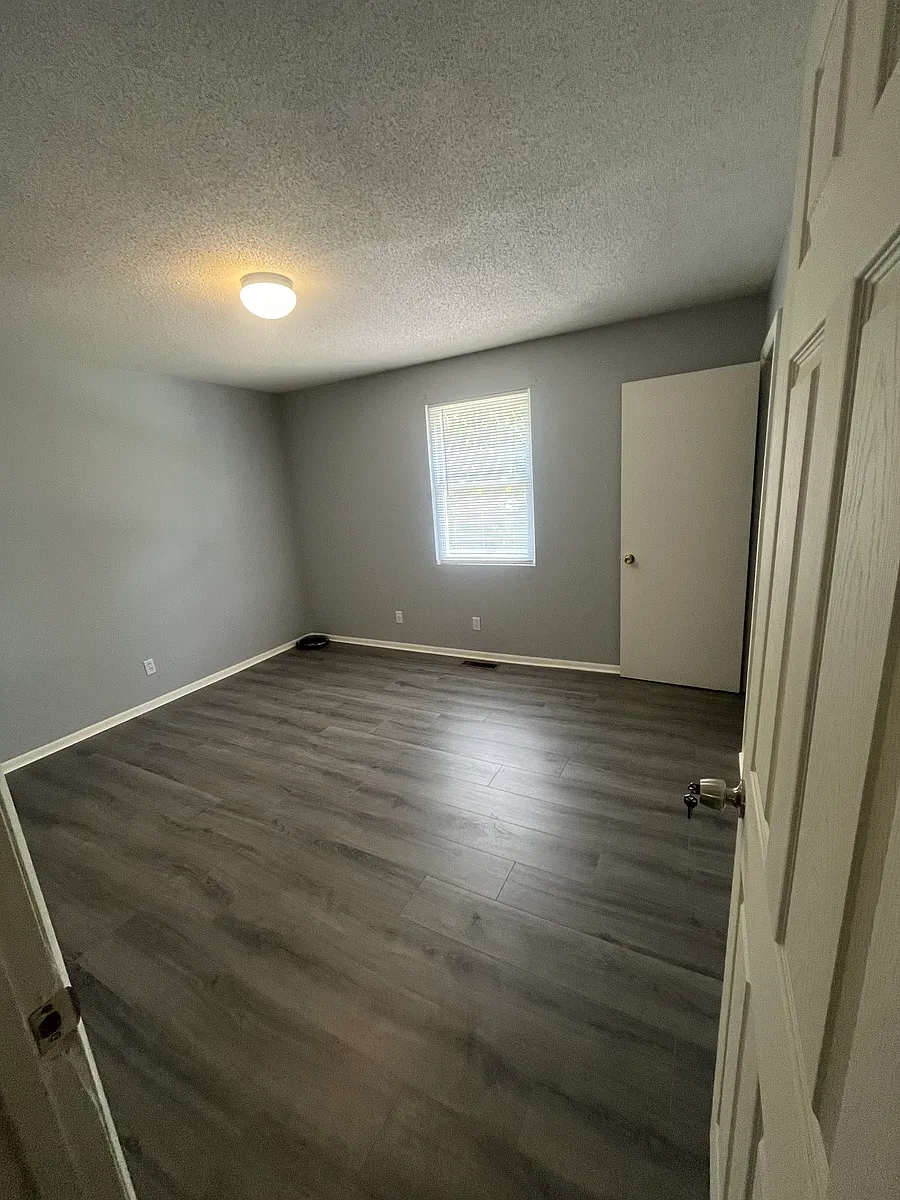 Building Photo - 147 Woodland Dr #6