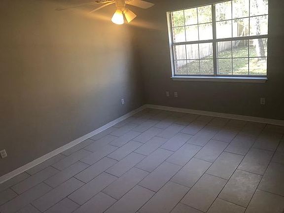 5th image of 2413 Highland Dr