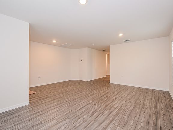 3rd image of 850 Youngreen Dr
