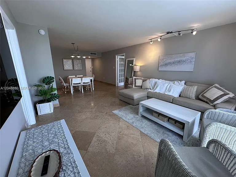 18021 Biscayne Blvd #702 — Photo 2