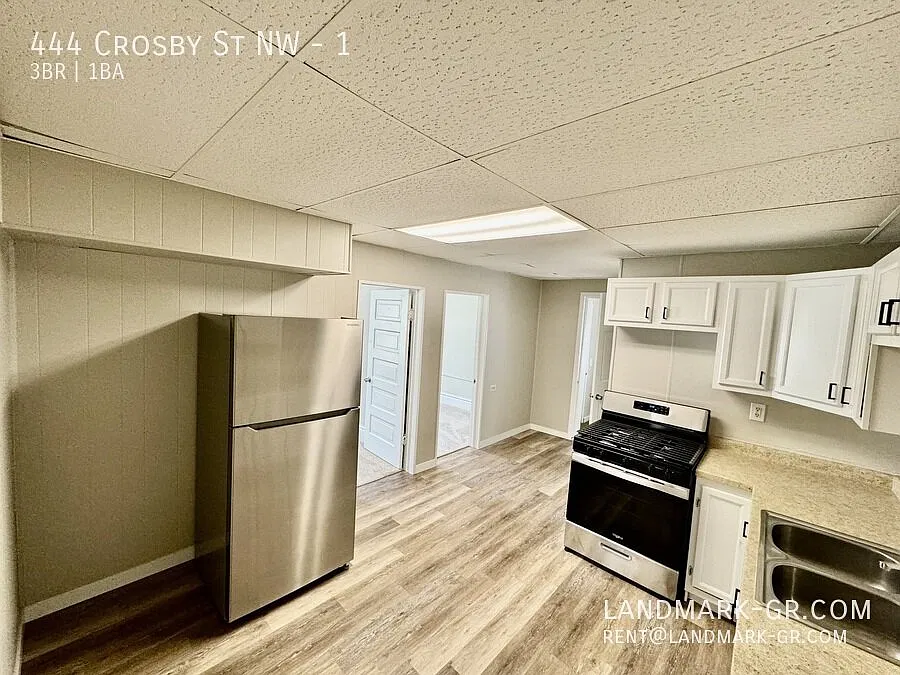 Move In Ready Updated 3 Bed /1 Bath Grand Rapids Nw — Photo 3