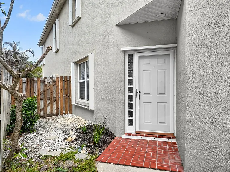 506 Tyler Ave — Photo 4