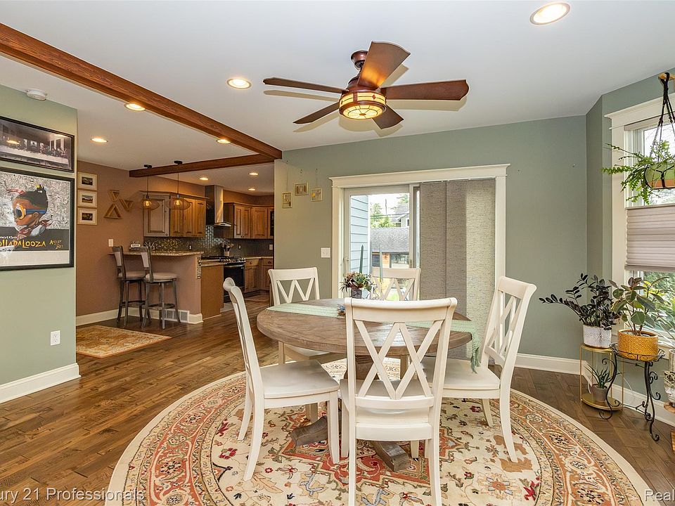 304 Gardenia Ave, photo 17