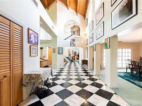 4th image of 4 Delano Ln