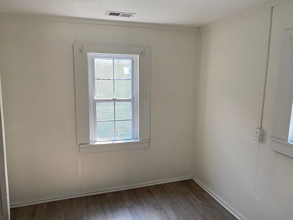 5th image of 2229 Delano St #B