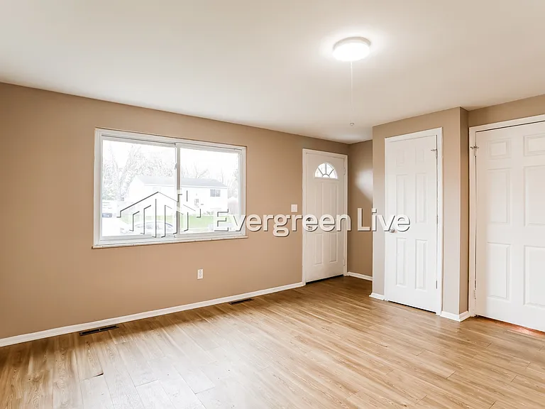 5036 Albany Dr — Photo 3
