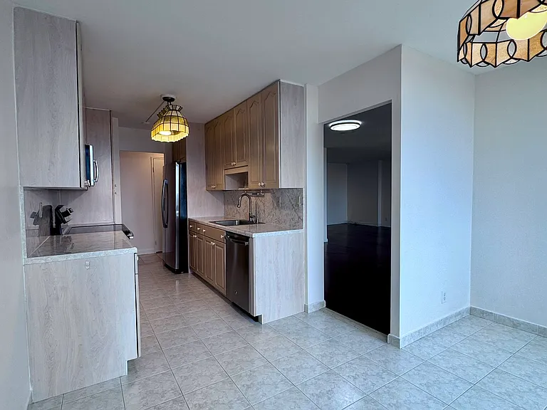 300 Winston Dr #702 — Photo 9