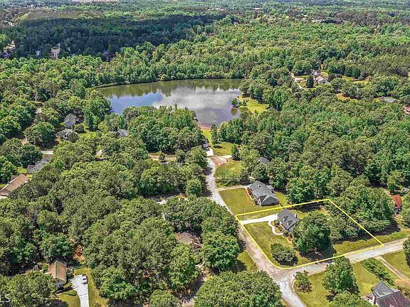 3rd image of 365 Lakefront Dr