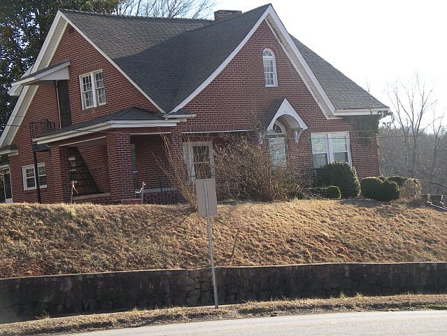 1st image of 403 E Main St