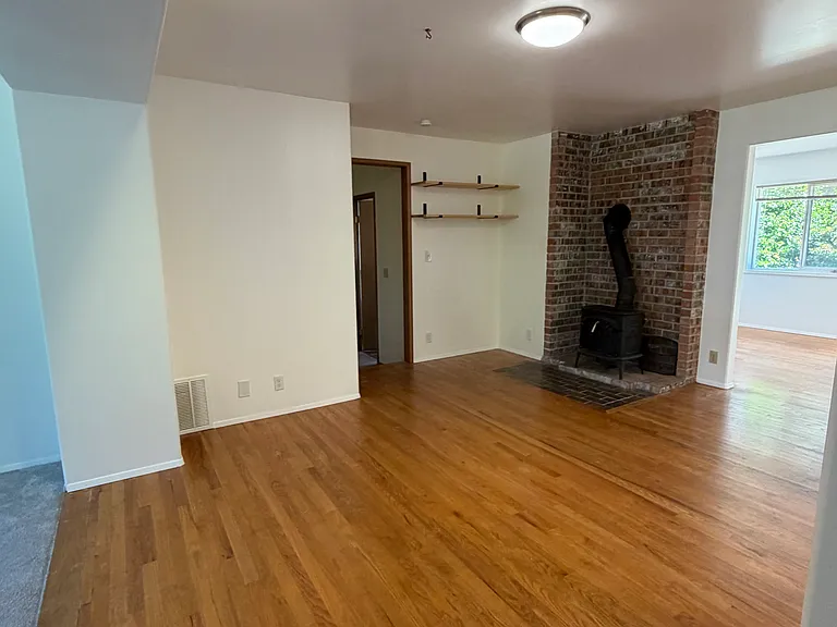 Breakfast nook/sitting area