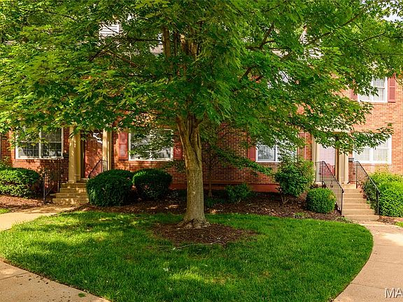 3rd image of 9024 W Swan Cir