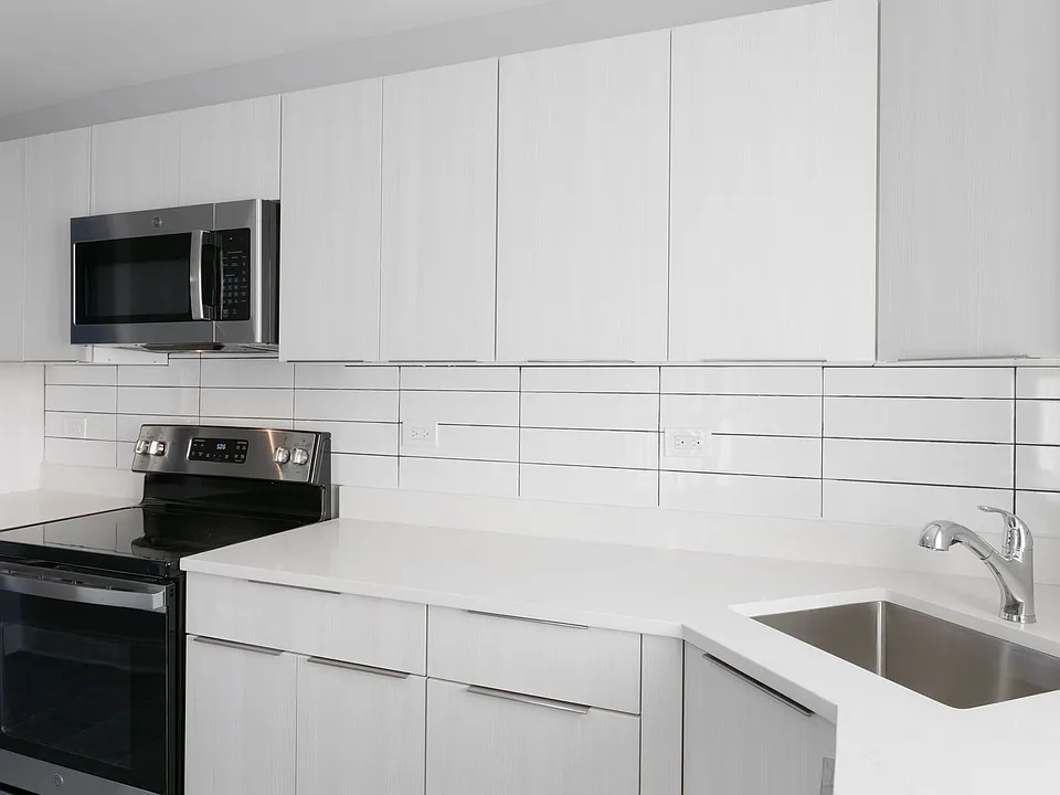 7630-38 N Eastlake Ter