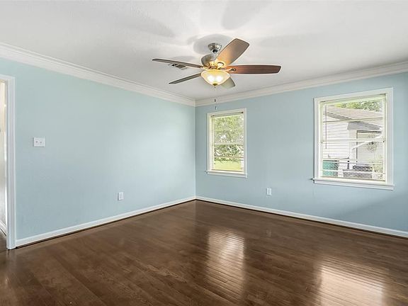 4th image of 404 S Circle Dr
