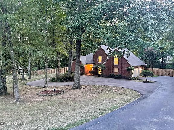 3rd image of 6915 Fox Chase Dr