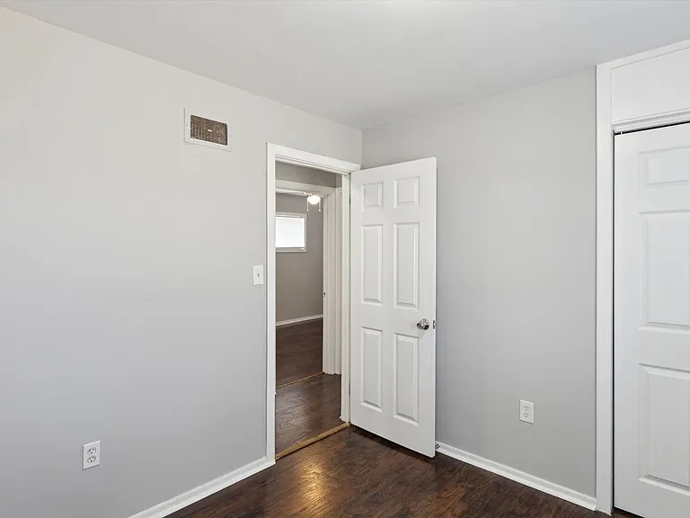 1535 E 31st St — Photo 13