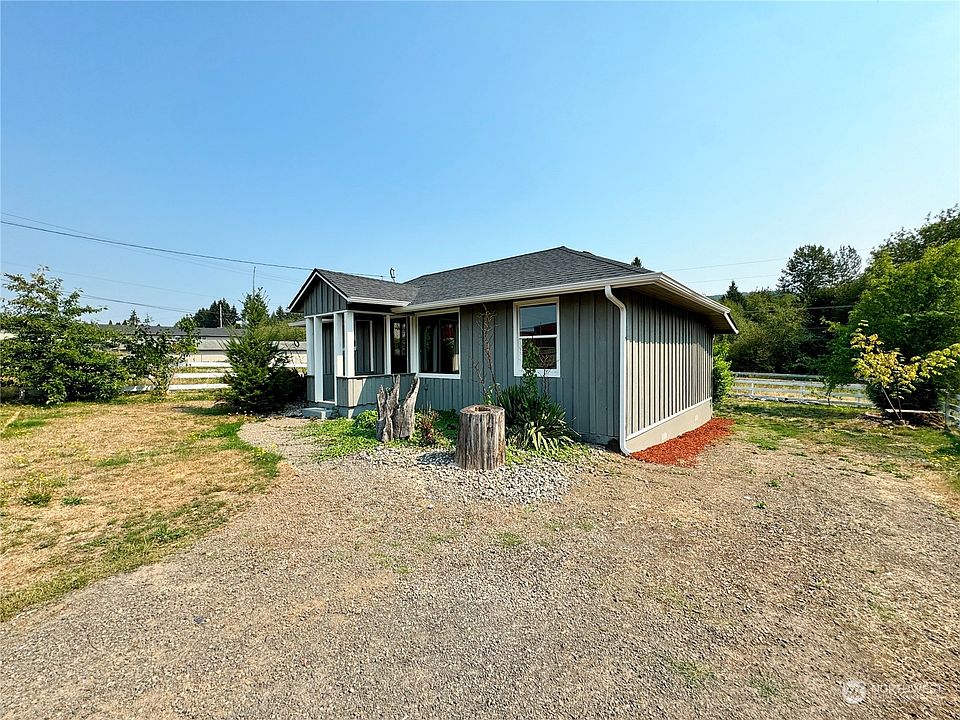 1st image of 830 NE Little Avenue