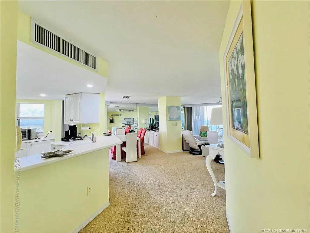 3 bed, 2.0 bath, 1724 sqft, $5,300 — Photo 4