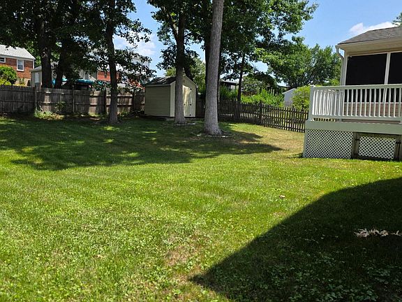 4th image of 8 Treadway Ct