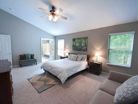 5th image of 989 Gray Dr