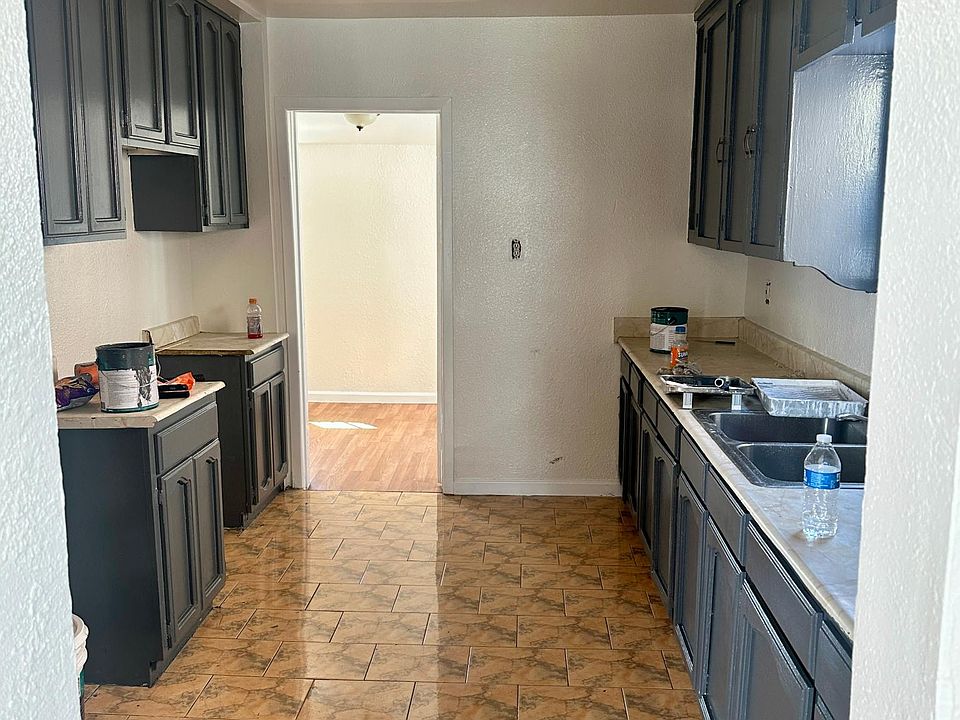 1st image of 11921 Willowbrook Ave