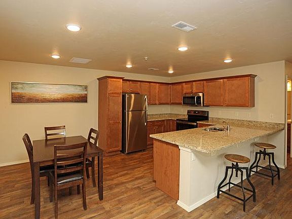 2nd image of 825 Liberty Ave APT 3