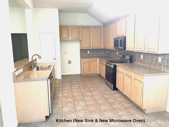4th image of 4612 Clear Lake Ln
