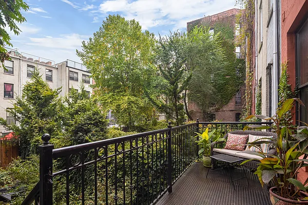 Sold by Douglas Elliman | media 26