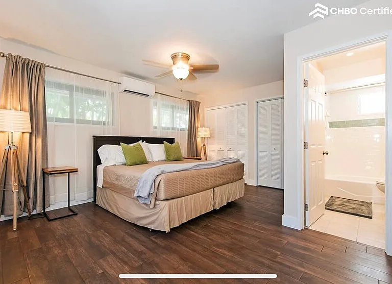 Bedroom#4: the 2 twin XL can be easily put to