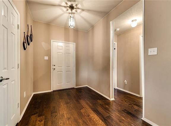 4th image of 720 Silverleaf Ct