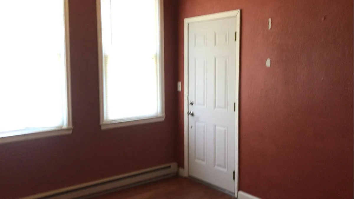 Building Photo - 144 3rd Ave S #10