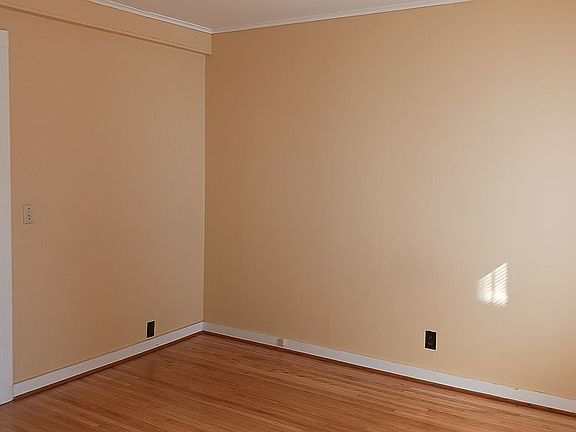 2nd image of 107 Scott St APT 101 & 201