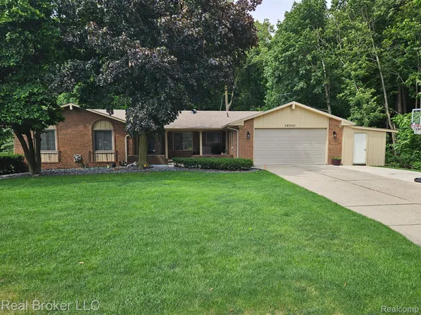 36540 Echo Ln, Farmington Hills, MI 48335