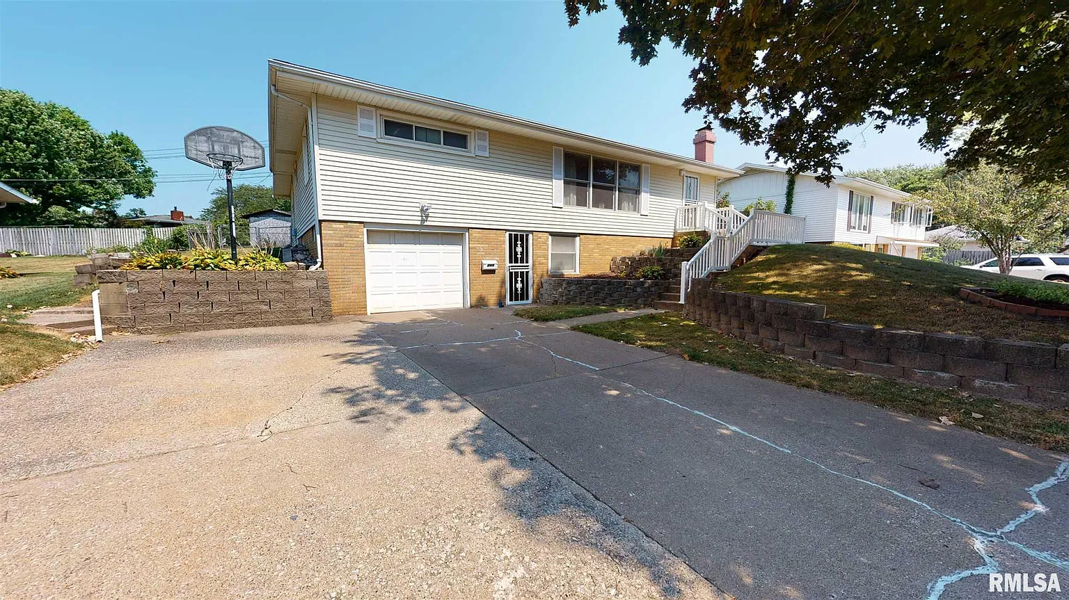 209 Hilltop Ct photo 1
