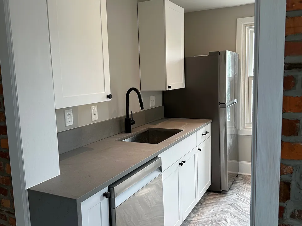 105 Cricket Ave #2