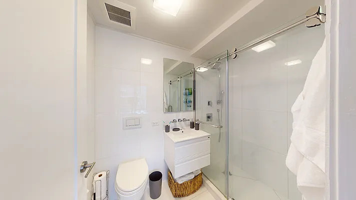 Rented by Bond New York | media 63