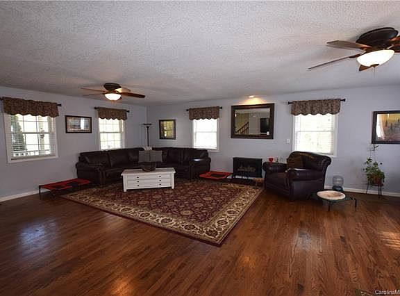 3rd image of 108 Wyatt Andrew Dr