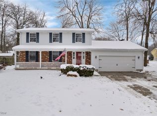 324 Greenbriar Dr, Cortland, OH 44410