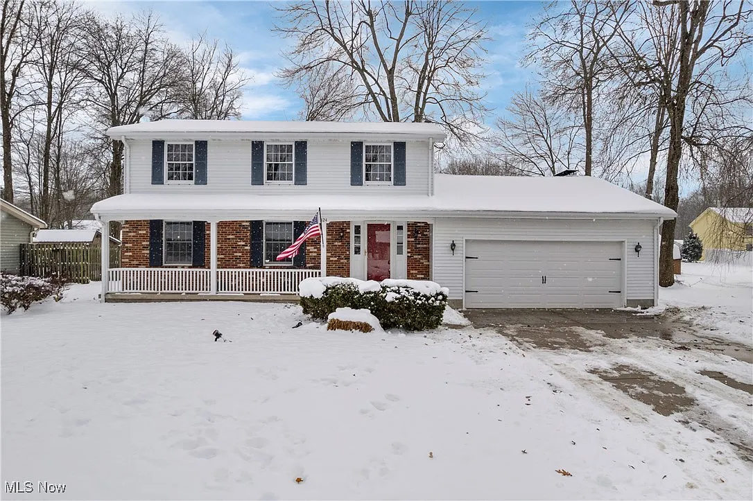 324 Greenbriar Dr photo 1