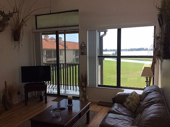 4th image of 611 Sweet Bay Cir