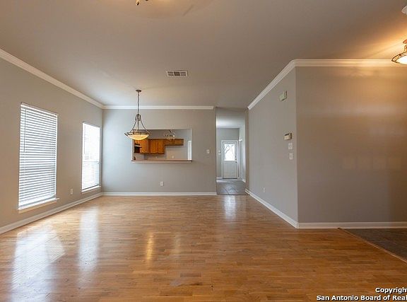 5th image of 8634 Willow Glen Dr