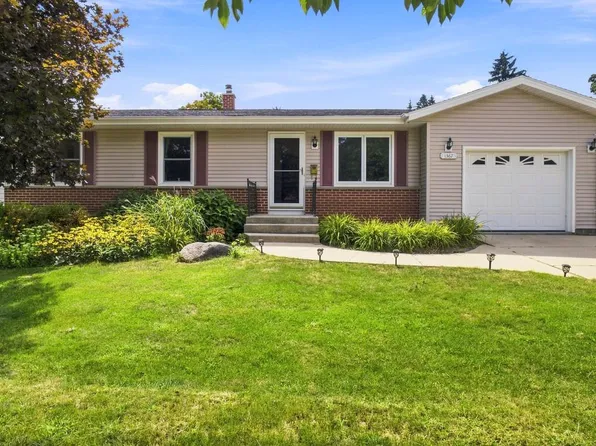 1367 Balsam PLACE, West Bend, WI 53095