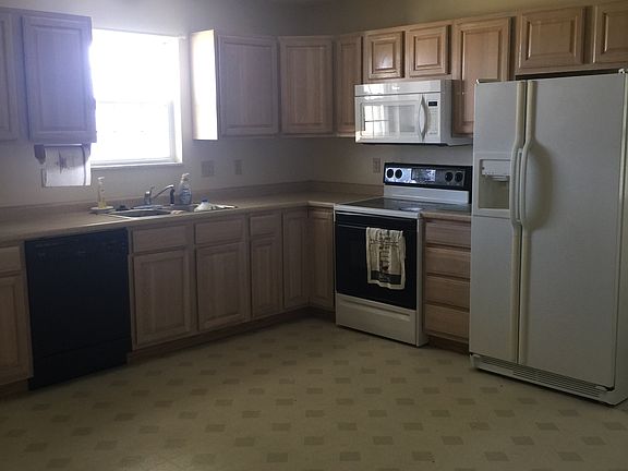 5th image of 503 Dick Rd