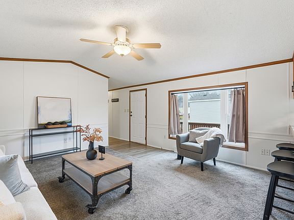 5th image of 912 Spring Ridge Dr