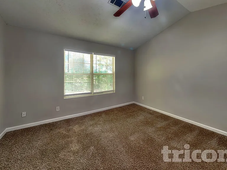 190 Fairclift Dr — Photo 7
