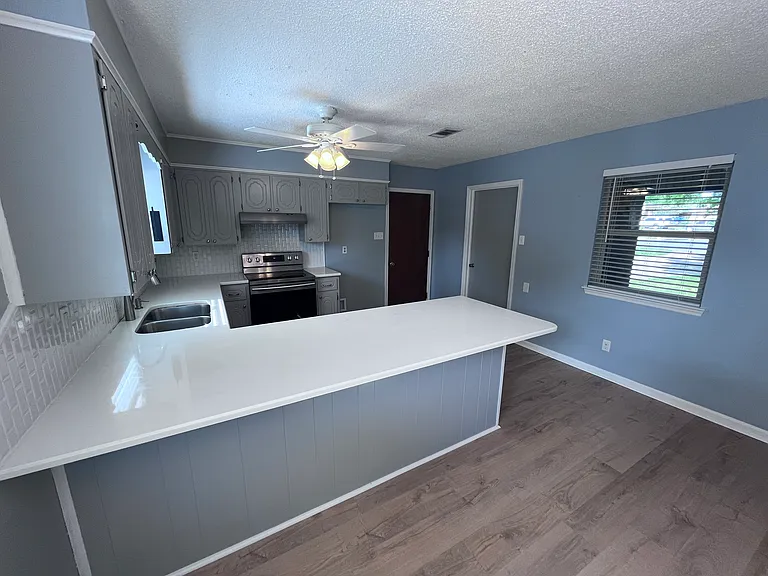 113 Cornwall Ct — Photo 8