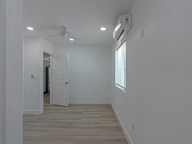 411 W Grove St — Photo 8