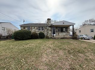 36 Collins Ln, Maple Shade, NJ 08052