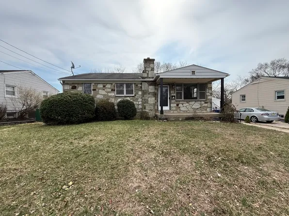 36 Collins Ln, Maple Shade, NJ 08052