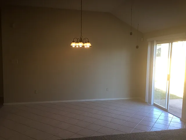 3 bed, 2.0 bath, 1994 sqft, $2,420 — Photo 4